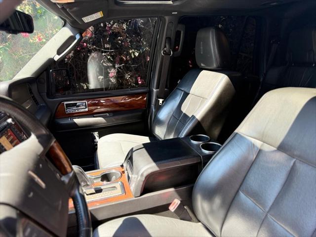 Photo of 2013 Black Lincoln Navigator