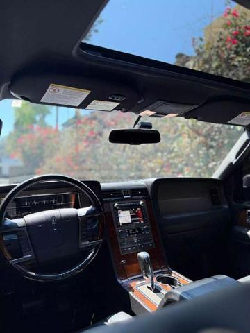 Photo of 2013 Black Lincoln Navigator