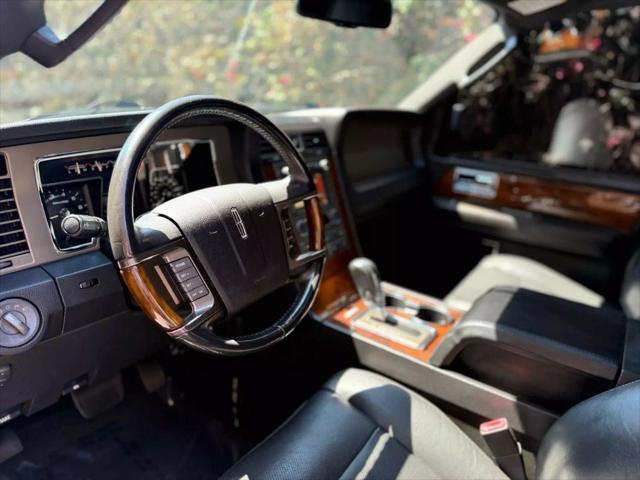 Photo of 2013 Black Lincoln Navigator