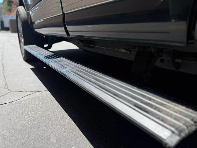 Photo of 2013 Black Lincoln Navigator