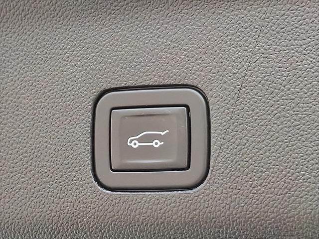 Photo of 2023 Summit White - GAZ Chevrolet Suburban
