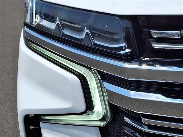 Photo of 2023 Summit White - GAZ Chevrolet Suburban