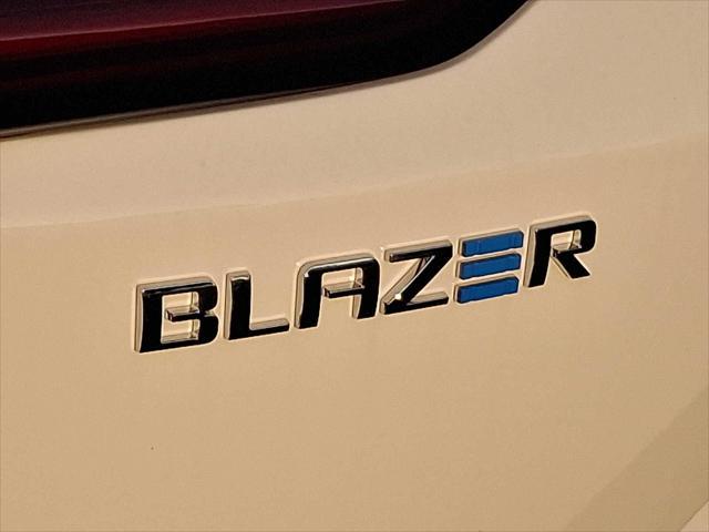 Photo of 2025 Summit White Chevrolet Blazer EV