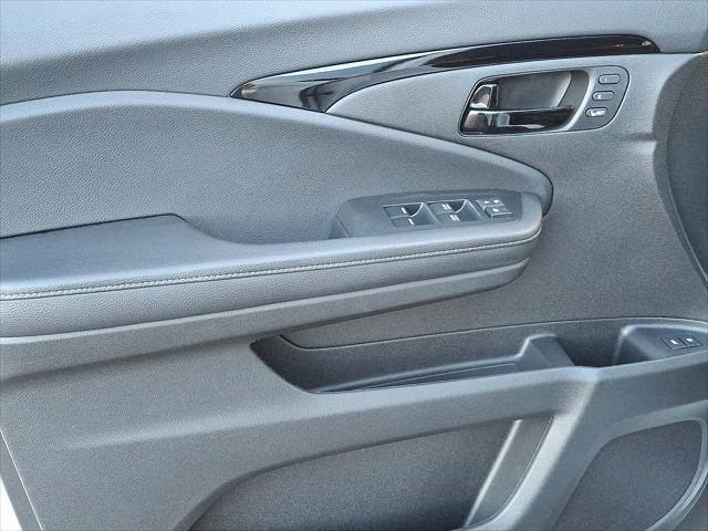 Photo of 2022 Platinum White Pearl - WX Honda Passport