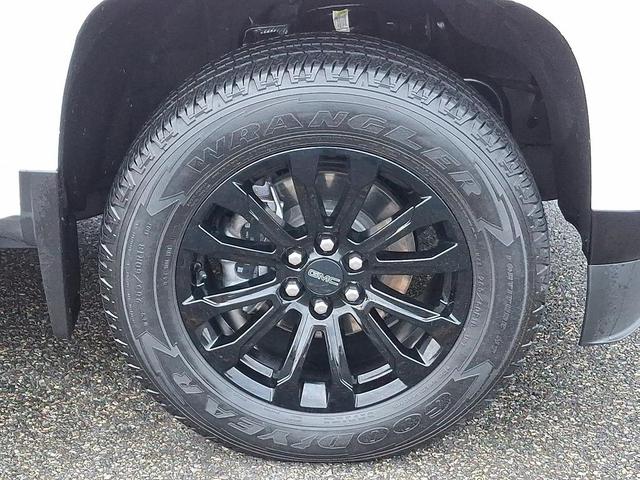 Photo of 2021 Summit White - GAZ GMC Canyon