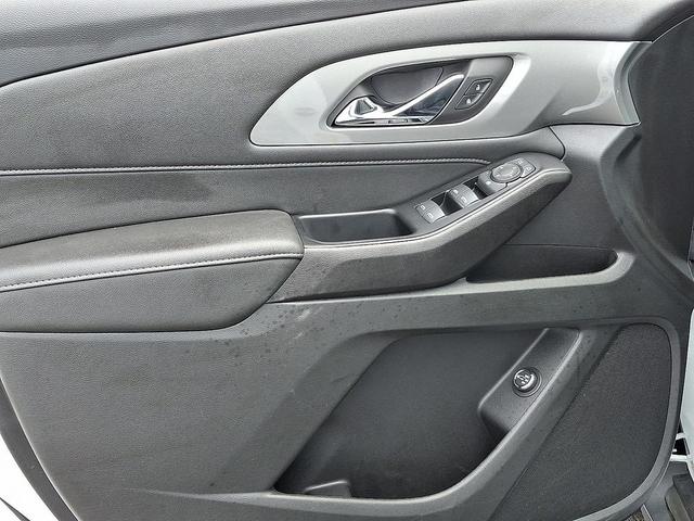 Photo of 2023 Summit White - GAZ Chevrolet Traverse