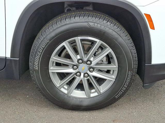 Photo of 2023 Summit White - GAZ Chevrolet Traverse