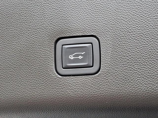 Photo of 2023 Summit White - GAZ Chevrolet Traverse