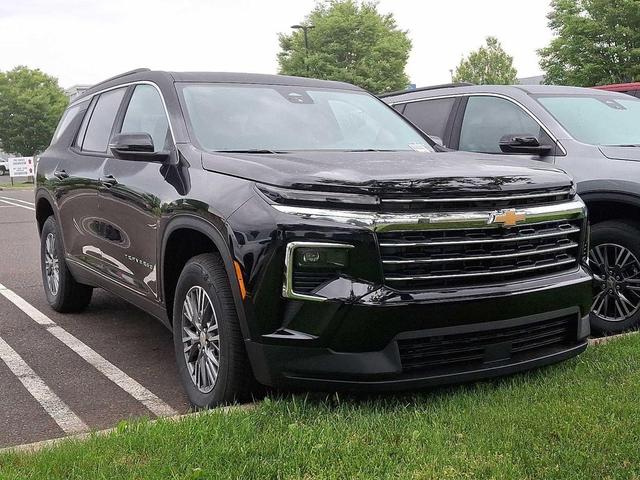 Photo of 2025 Mosaic Black Metallic Chevrolet Traverse