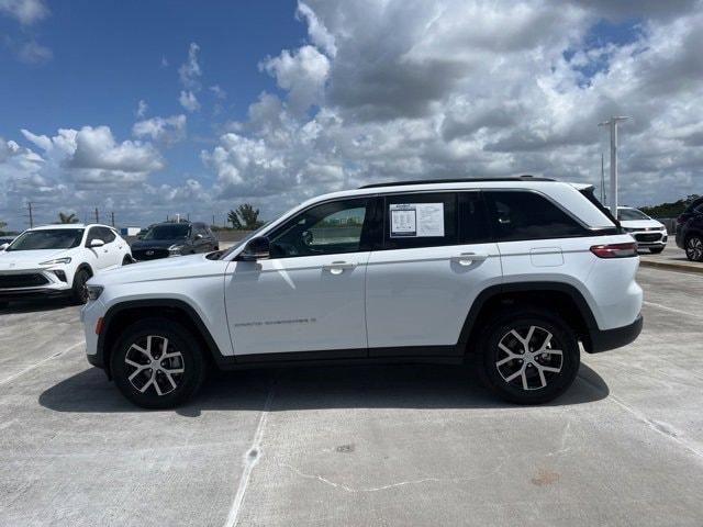 Photo of 2024 Bright White Jeep Grand Cherokee