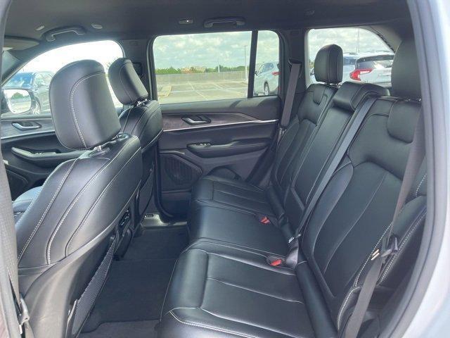 Photo of 2024 Bright White Jeep Grand Cherokee