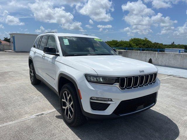 Photo of 2024 Bright White Jeep Grand Cherokee