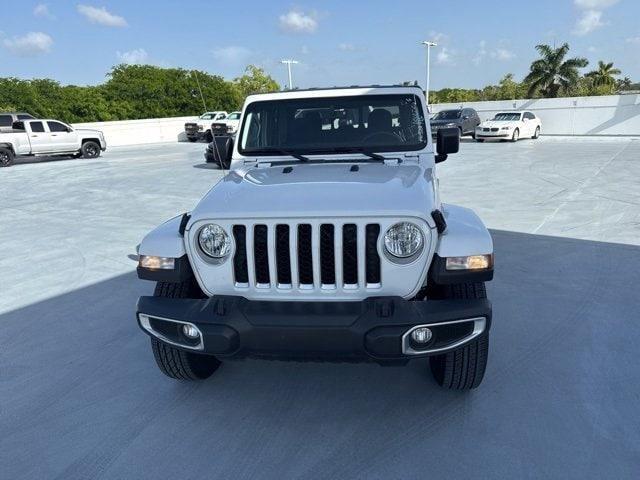 Photo of 2023 Bright White Clearcoat Jeep Gladiator