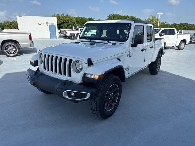 Photo of 2023 Bright White Clearcoat Jeep Gladiator