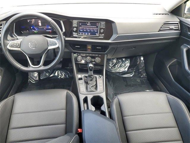 Photo of 2024 Platinum Gray Metallic Volkswagen Jetta