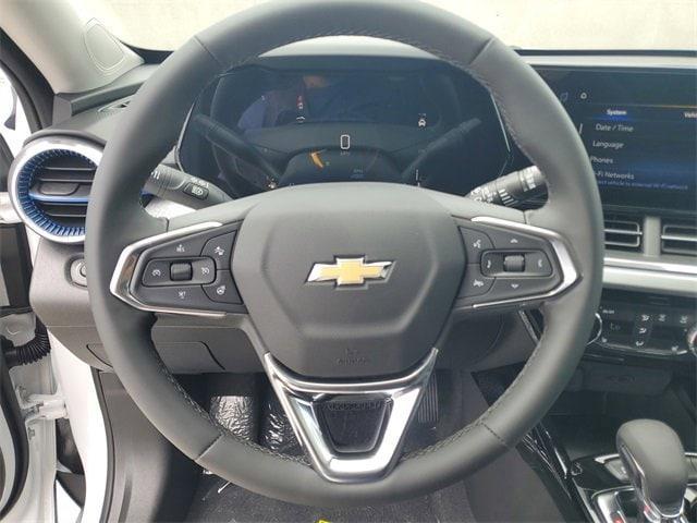 Photo of 2025 Summit White Chevrolet Trax