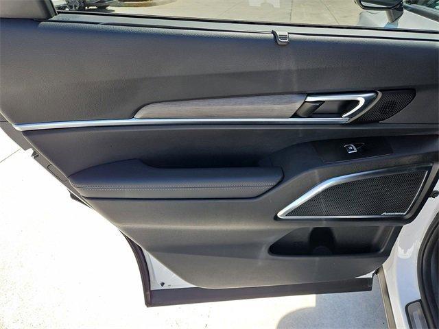 Photo of 2023 Glacier White Kia Telluride