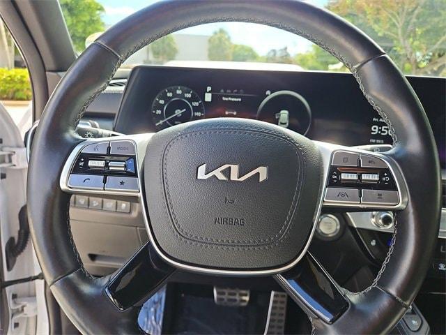 Photo of 2023 Glacier White Kia Telluride