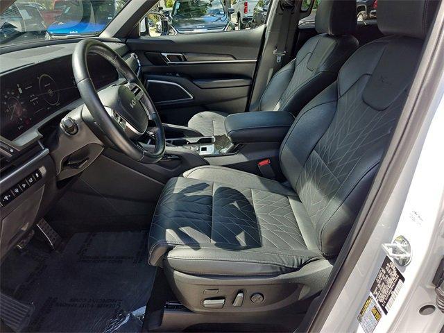 Photo of 2023 Glacier White Kia Telluride