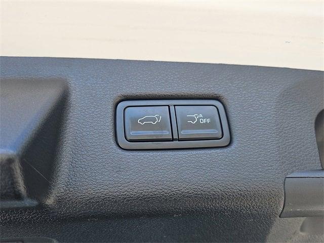 Photo of 2023 Glacier White Kia Telluride