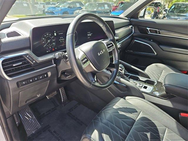 Photo of 2023 Glacier White Kia Telluride