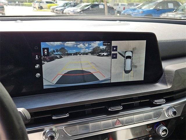 Photo of 2023 Glacier White Kia Telluride