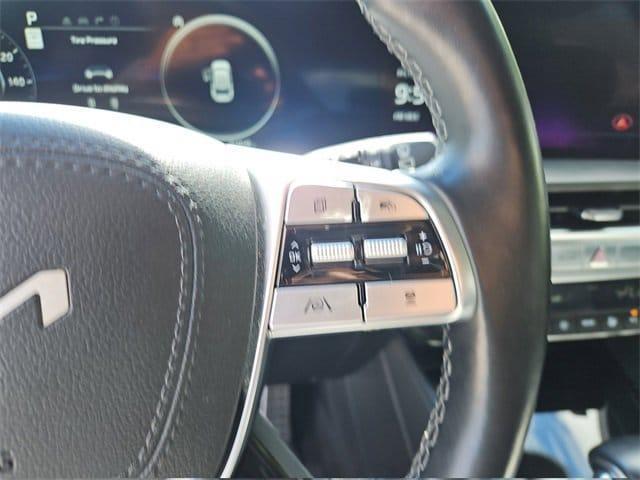 Photo of 2023 Glacier White Kia Telluride