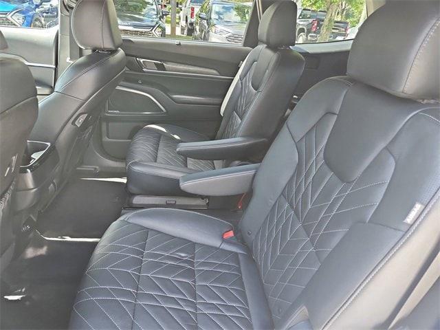 Photo of 2023 Glacier White Kia Telluride