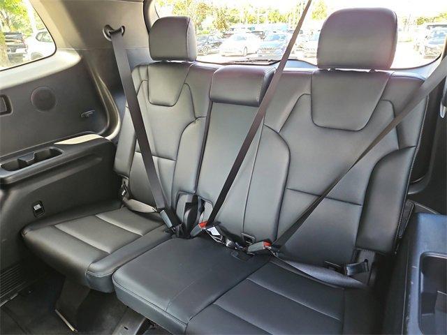 Photo of 2023 Glacier White Kia Telluride