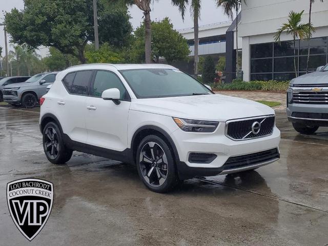 2022 Volvo XC40