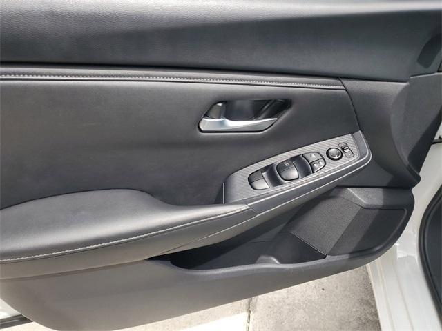 Photo of 2024 Cloud White Nissan Sentra