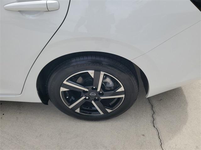 Photo of 2024 Cloud White Nissan Sentra
