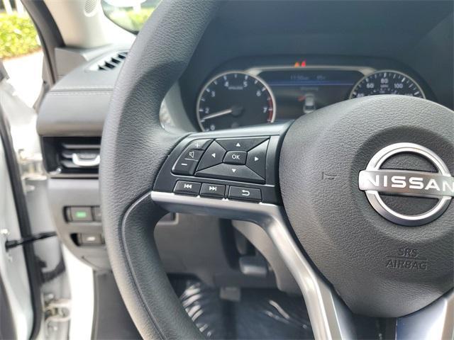Photo of 2024 Cloud White Nissan Sentra