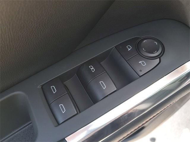 Photo of 2025 Mosaic Black Metallic Chevrolet Traverse