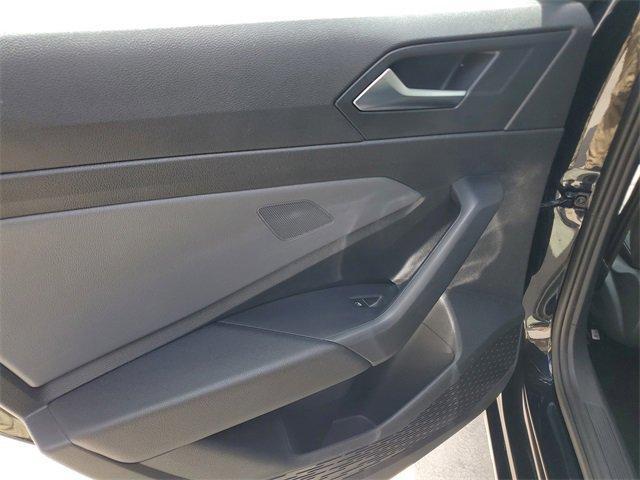 Photo of 2025 Deep Black Pearl Effect Volkswagen Jetta