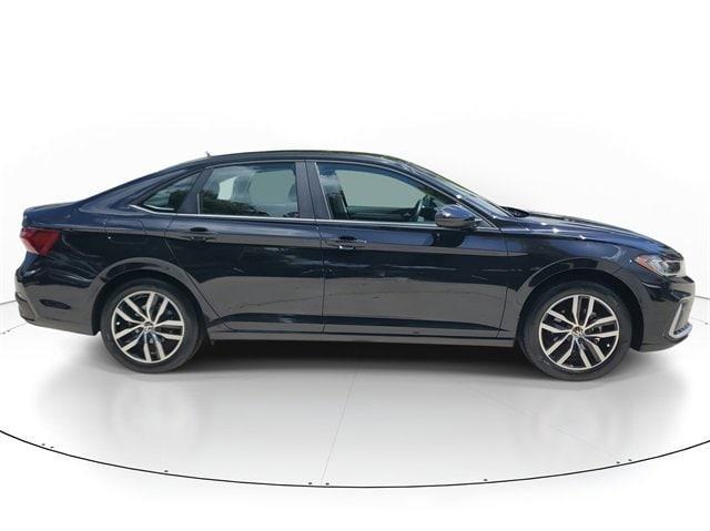 Photo of 2025 Deep Black Pearl Effect Volkswagen Jetta