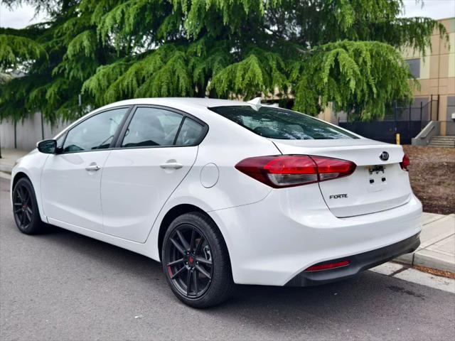 Photo of 2018 White Kia Forte