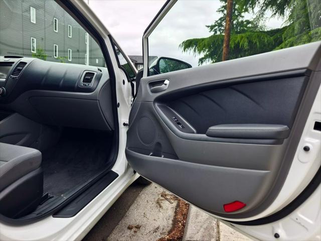 Photo of 2018 White Kia Forte