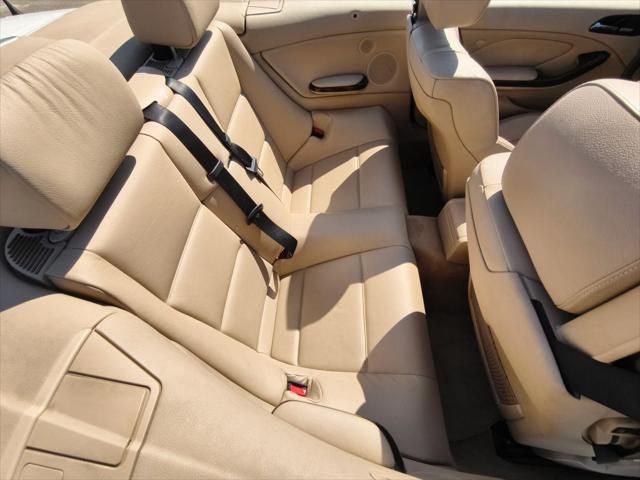 Photo of 2004 Alpine White BMW 330