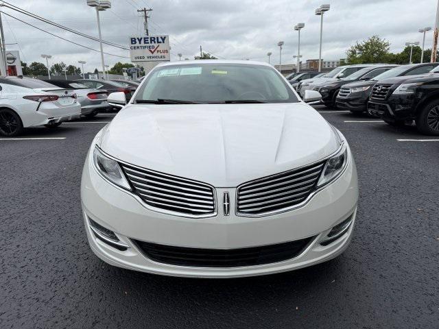 Photo of 2016 White Platinum Clearcoat Metallic Lincoln MKZ Hybrid