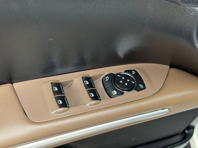 Photo of 2016 White Platinum Clearcoat Metallic Lincoln MKZ Hybrid
