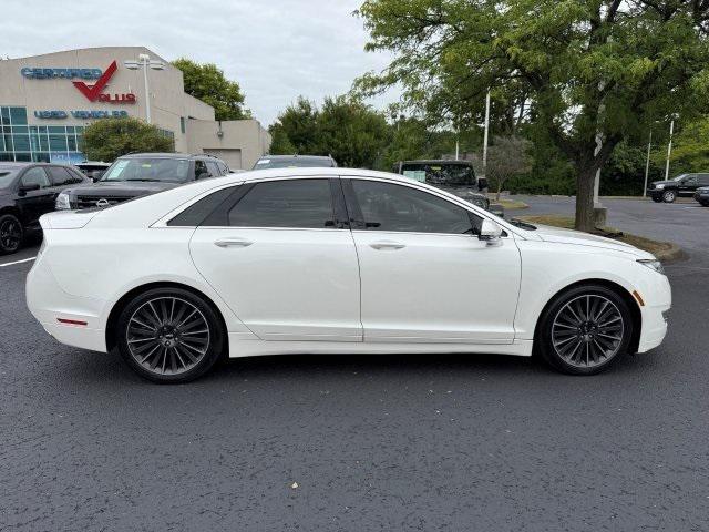 Photo of 2016 White Platinum Clearcoat Metallic Lincoln MKZ Hybrid
