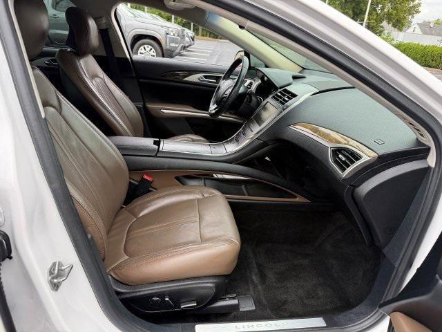 Photo of 2016 White Platinum Clearcoat Metallic Lincoln MKZ Hybrid