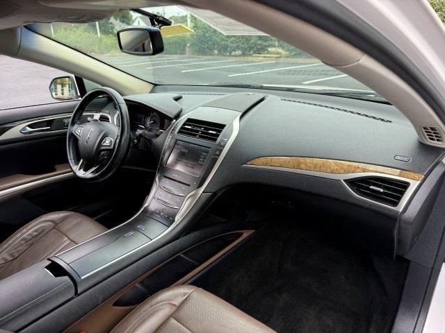 Photo of 2016 White Platinum Clearcoat Metallic Lincoln MKZ Hybrid