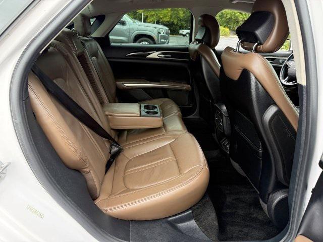 Photo of 2016 White Platinum Clearcoat Metallic Lincoln MKZ Hybrid
