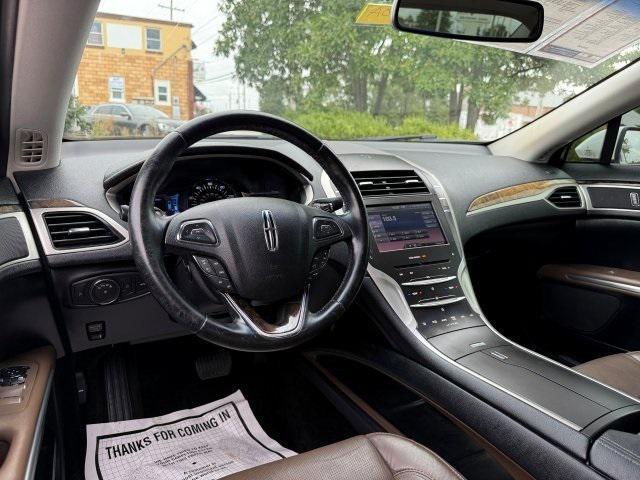 Photo of 2016 White Platinum Clearcoat Metallic Lincoln MKZ Hybrid
