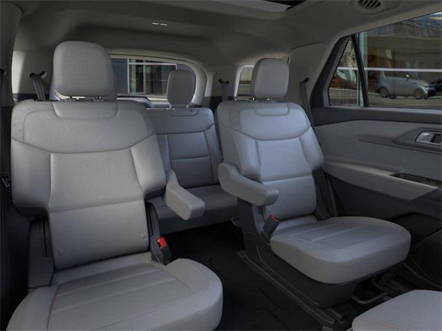Photo of 2025 Star White Metallic Tri-Coat Ford Explorer