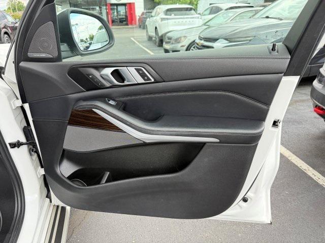 Photo of 2023 White Metallic BMW X7