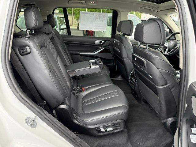 Photo of 2023 White Metallic BMW X7