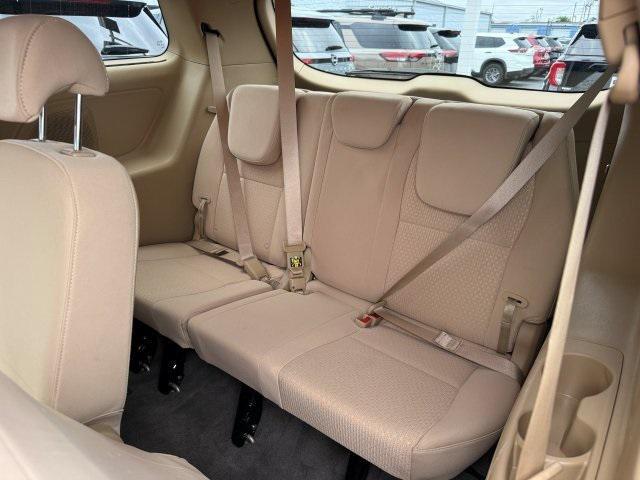 Photo of 2016 Beechwood Pearl Metallic Kia Sedona